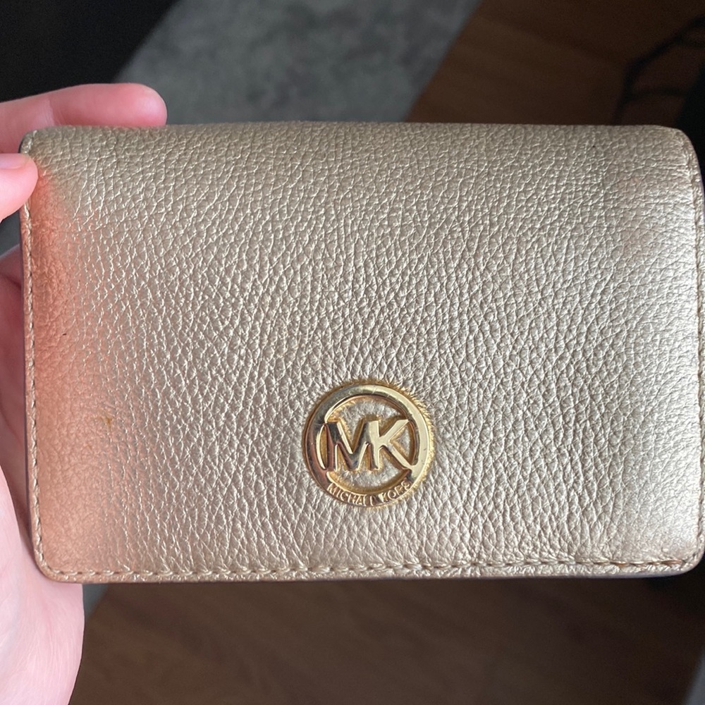 GOLD MICHAEL KORS MINI WALLET